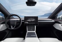 A Tesla kínai MI-t integrál autóiba; a Hey Tesla asszisztens ByteDance és DeepSeek technológián alapul