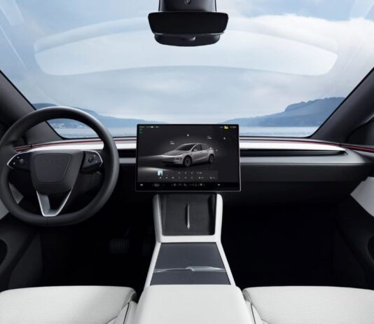 A Tesla kínai MI-t integrál autóiba; a Hey Tesla asszisztens ByteDance és DeepSeek technológián alapul