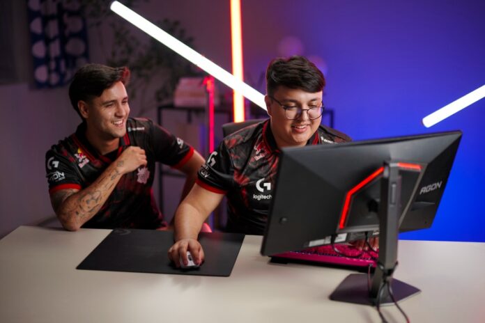 Az AGON by AOC 610 Hz-es e-sport monitorokat mutat be; a CS24A és AG246FK6 FPS-játékokra optimalizálva