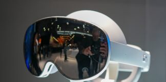 A Samsung új trifold telefonja szeptember végén debütálhat; MI és XR eszközök is érkeznek