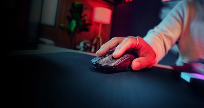 A HyperX nyitott hátlapú fejhallgatóval és 47 grammos vezeték nélküli egérrel készül a Gamescomra