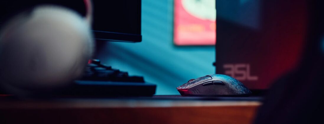 A HyperX nyitott hátlapú fejhallgatóval és 47 grammos vezeték nélküli egérrel készül a Gamescomra
