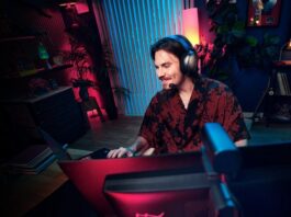 A HyperX nyitott hátlapú fejhallgatóval és 47 grammos vezeték nélküli egérrel készül a Gamescomra