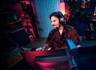 A HyperX nyitott hátlapú fejhallgatóval és 47 grammos vezeték nélküli egérrel készül a Gamescomra