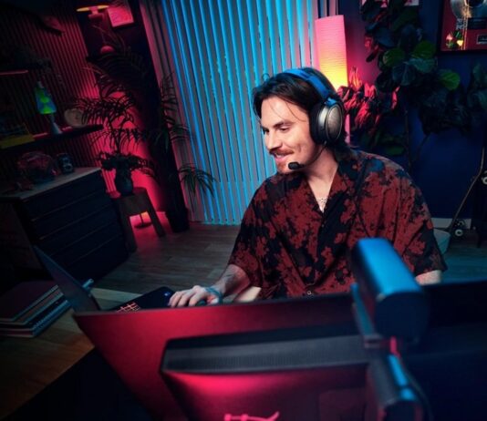 A HyperX nyitott hátlapú fejhallgatóval és 47 grammos vezeték nélküli egérrel készül a Gamescomra