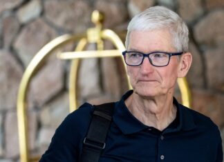 Tim Cook 15 év után távozik az Apple vezérigazgatói posztjáról, John Ternus követi