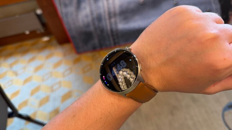 Moto Watch Ultra: Wear OS 6-tal és LTE-vel erősít a Motorola prémiumórája