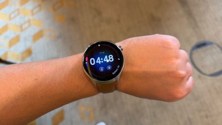 Moto Watch Ultra: Wear OS 6-tal és LTE-vel erősít a Motorola prémiumórája