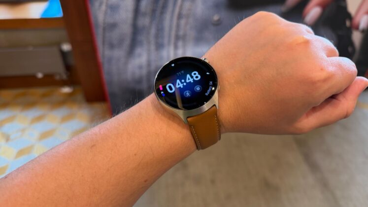 Moto Watch Ultra: Wear OS 6-tal és LTE-vel erősít a Motorola prémiumórája