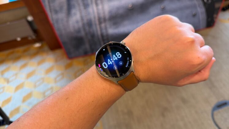 Moto Watch Ultra: Wear OS 6-tal és LTE-vel erősít a Motorola prémiumórája