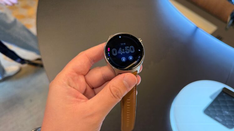 Moto Watch Ultra: Wear OS 6-tal és LTE-vel erősít a Motorola prémiumórája