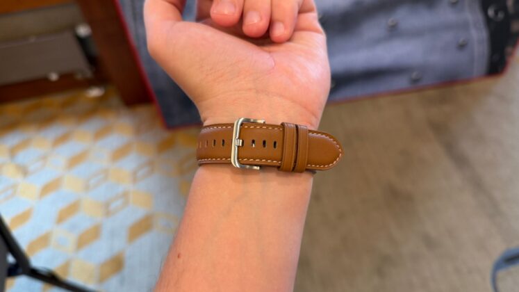 Moto Watch Ultra: Wear OS 6-tal és LTE-vel erősít a Motorola prémiumórája