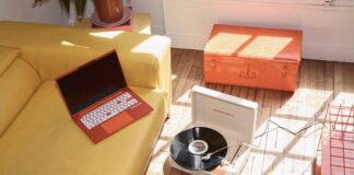 A Packard Bell a centenáriumán tér vissza DotBookkal és életmód-kütyükkel
