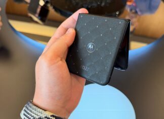 Luxuskiegészítővé válik a Motorola razr 70: kézben a Swarovski kiadás