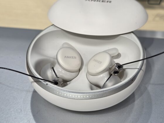 A Soundcore Sleep Earbuds 4 Pro alváskövetőt és OLED-kijelzőt visz az éjszakai fülhallgatókba