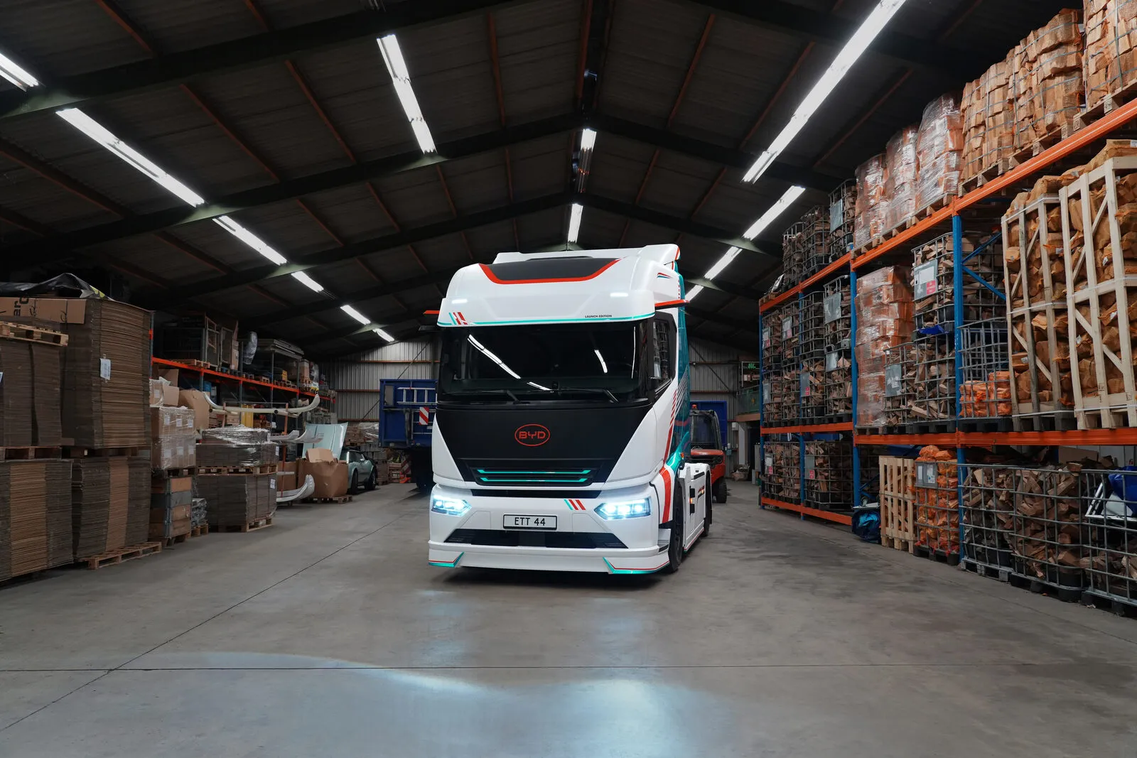 A BYD ETT 44 az európai nehézfuvarozást célozza: 44 tonna, 600 km hatótáv és akár 1000 lóerő 1 A BYD ETT 44 az európai nehézfuvarozást célozza: 44 tonna, 600 km hatótáv és akár 1000 lóerő