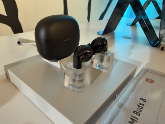 A REDMI Headphones Neo 72 órás üzemidőt és USB-C-s Hi-Res hangot ígér, a Buds 8 50 dB-es ANC-t kapott