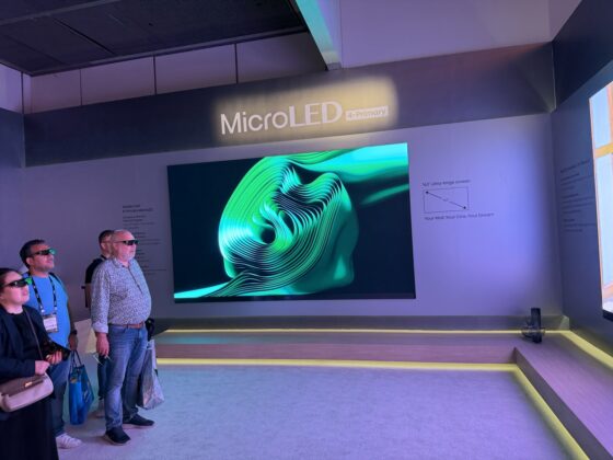 A Hisense UR8S és UR9S tévéiben külön vezérlik a vörös, zöld és kék MiniLED-háttérfényt