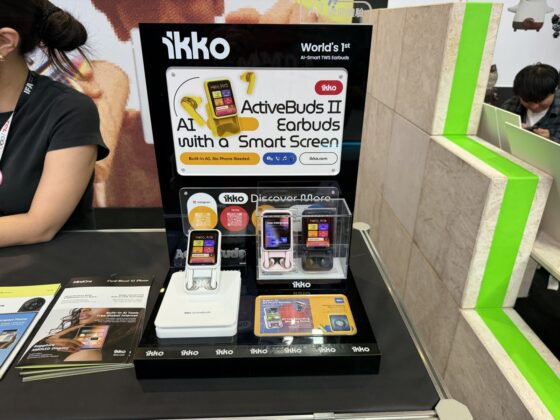 SIM-es fordító és AI-asszisztens is az iKKO ActiveBuds AB02 fülhallgatótokja
