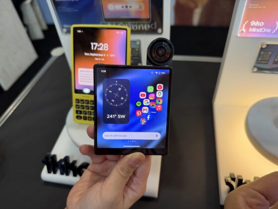 Kártyaméretű telefon forgatható kamerával és QWERTY-billentyűzettel: az iKKO MindOne Pro valóban más utat jár