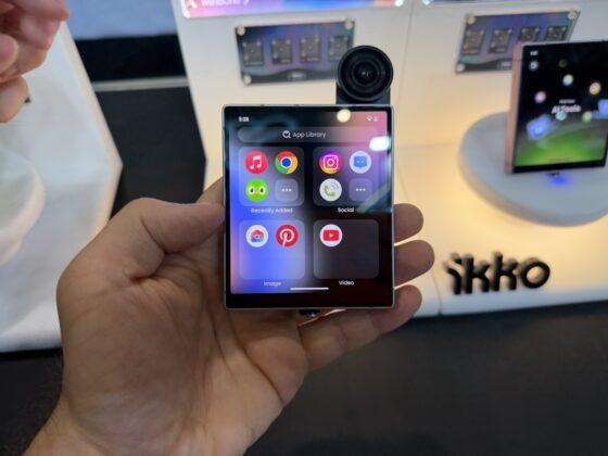 Kártyaméretű telefon forgatható kamerával és QWERTY-billentyűzettel: az iKKO MindOne Pro valóban más utat jár