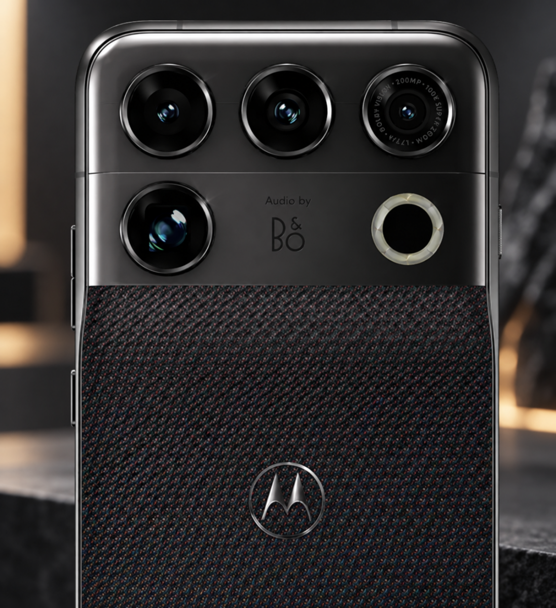 Motorola Signature 27: végre saját arculatot kapott a Motorola csúcstelefonja 4 Motorola Signature 27: végre saját arculatot kapott a Motorola csúcstelefonja