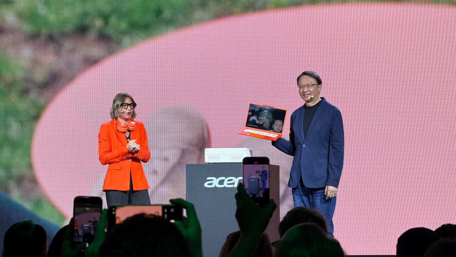 next@acer 2026: 799 grammos laptop, 1000 Hz-es monitor és a DualPlay Mini koncepció 50 Acer