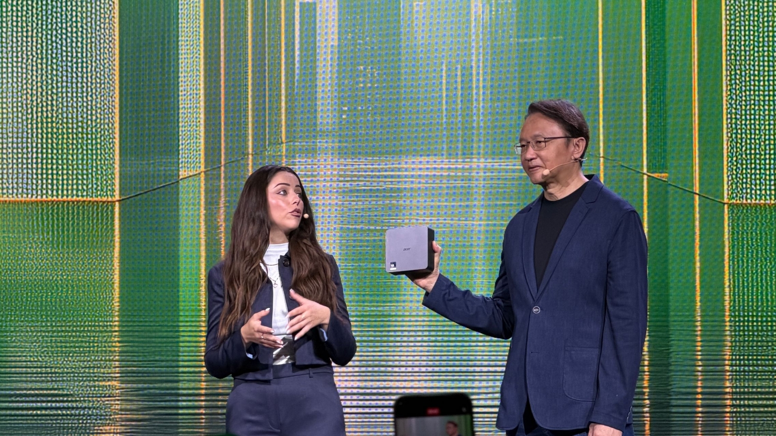 next@acer 2026: 799 grammos laptop, 1000 Hz-es monitor és a DualPlay Mini koncepció 6 Acer