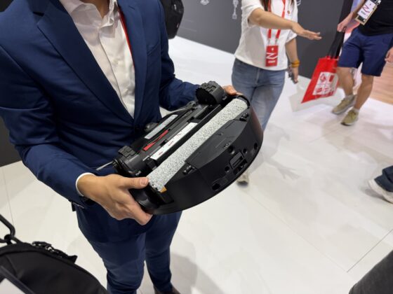 Roborock Saros 20 Flow Complete: 36 000 Pa szívóerő, 8,8 cm-es küszöbátlépés 8,98 cm-es házban