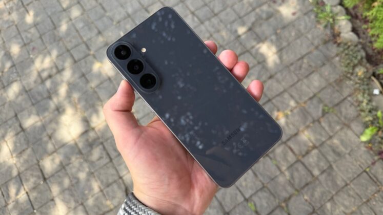 Hét évre tervezhető a Samsung Galaxy S26 FE? A szoftvertámogatás és a cserélhető akkumulátor mellette szól