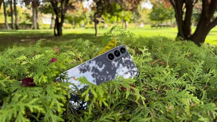 Hét évre tervezhető a Samsung Galaxy S26 FE? A szoftvertámogatás és a cserélhető akkumulátor mellette szól