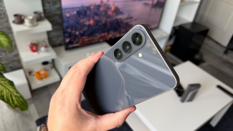 Hét évre tervezhető a Samsung Galaxy S26 FE? A szoftvertámogatás és a cserélhető akkumulátor mellette szól