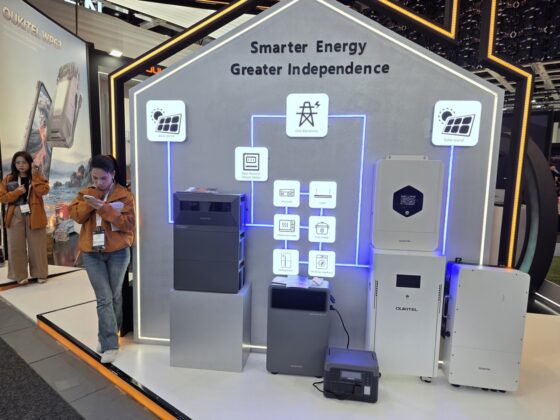 Az Oukitelnél a telefon gyújt, a laptop pedig napenergiát gyűjt – IFA 2026