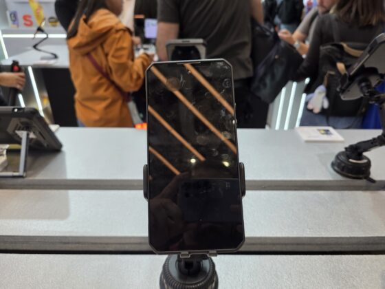 Az Oukitelnél a telefon gyújt, a laptop pedig napenergiát gyűjt – IFA 2026