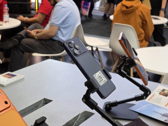 Az Oukitelnél a telefon gyújt, a laptop pedig napenergiát gyűjt – IFA 2026