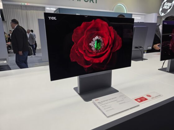 TCL 32X3A OLED+: 4K/240 Hz-es monitor 480 Hz-es Full HD móddal és tükröződéscsökkentéssel