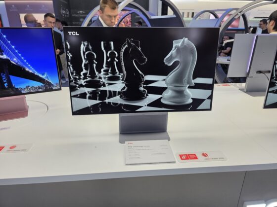 TCL 32X3A OLED+: 4K/240 Hz-es monitor 480 Hz-es Full HD móddal és tükröződéscsökkentéssel