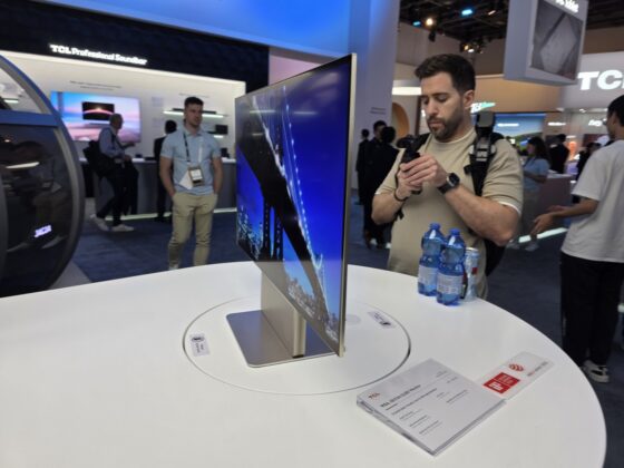 TCL 32X3A OLED+: 4K/240 Hz-es monitor 480 Hz-es Full HD móddal és tükröződéscsökkentéssel