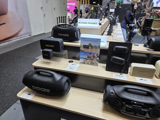 20 500 mAh-s akkumulátoros, beépített projektoros telefont vitt az IFA-ra a DOOGEE