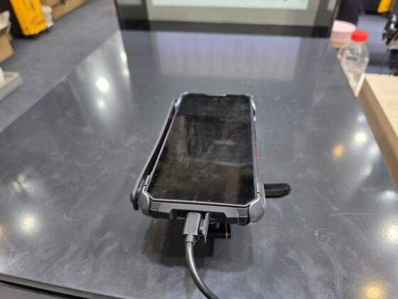 20 500 mAh-s akkumulátoros, beépített projektoros telefont vitt az IFA-ra a DOOGEE