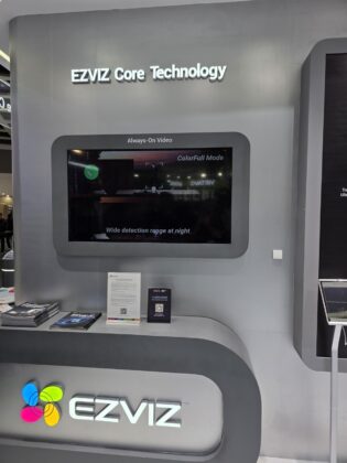 Az EZVIZ az IFA 2026-on: tenyérvénás zár, gőzös robot és otthoni AI-szerver