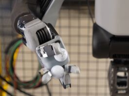 Új kezeket kapott az Atlas: a Boston Dynamics robotja fúrógépet és golflabdákat is kezel