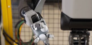 Új kezeket kapott az Atlas: a Boston Dynamics robotja fúrógépet és golflabdákat is kezel
