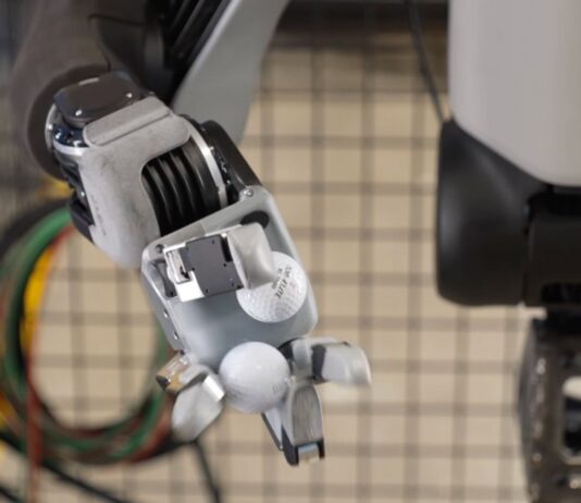 Új kezeket kapott az Atlas: a Boston Dynamics robotja fúrógépet és golflabdákat is kezel