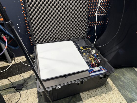 A Spectrum Hive hanggal, rádiójelekkel és kamerákkal keresi a drónokat