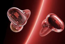 Titánbevonatú membránnal és áttetsző dizájnnal érkezik a JBL Soundgear Clips Tourmaline Red
