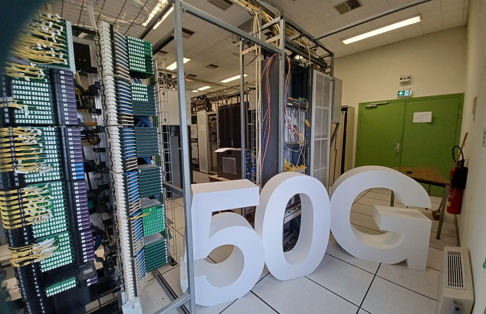 Az Orange Romániában 40 Gbps-os optikai kapcsolatot tesztelt 1 Az Orange 40 Gbps-os optikai internetet tesztelt Romániában: 1 TB akár néhány perc alatt átvihető