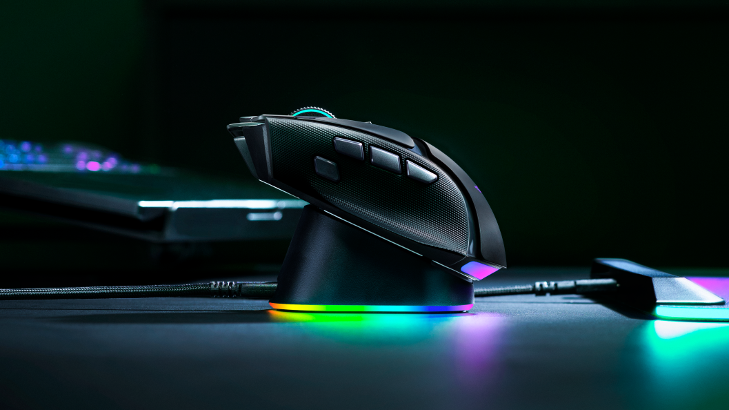 A Razer Basilisk V4 Pro vezeték nélküli töltődokkal már közel 100 ezer forintos egér lehet 1 14 vezérlő mellé 70 eurós dokkoló is kérhető: vezeték nélküli töltéssel közel 100 ezer forintra nőhet a Razer Basilisk V4 Pro ára
