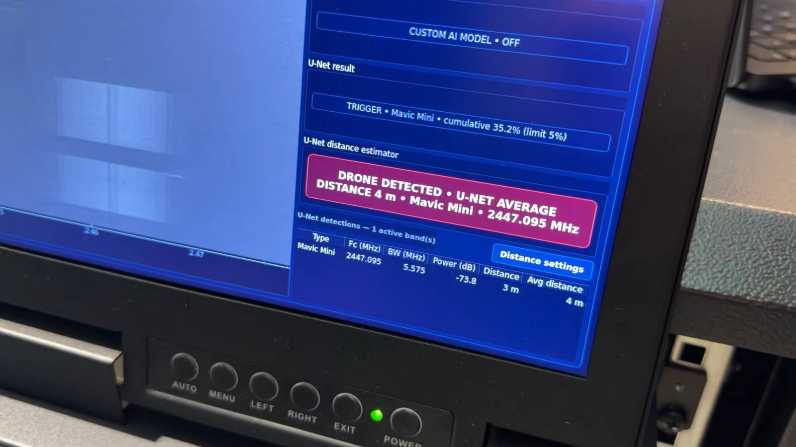 A Spectrum Hive hanggal, rádiójelekkel és kamerákkal keresi a drónokat