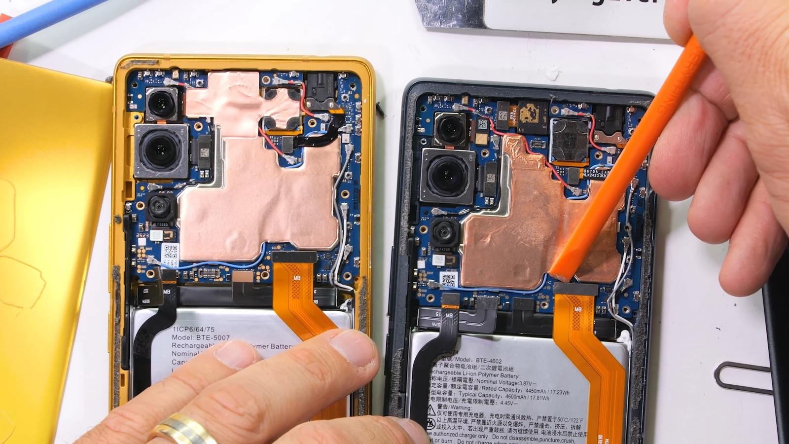 JerryRigEverything: a Trump T1 Phone lényegében átdolgozott HTC U24 Pro 1 JerryRigEverything: a Trump T1 Phone lényegében átdolgozott HTC U24 Pro